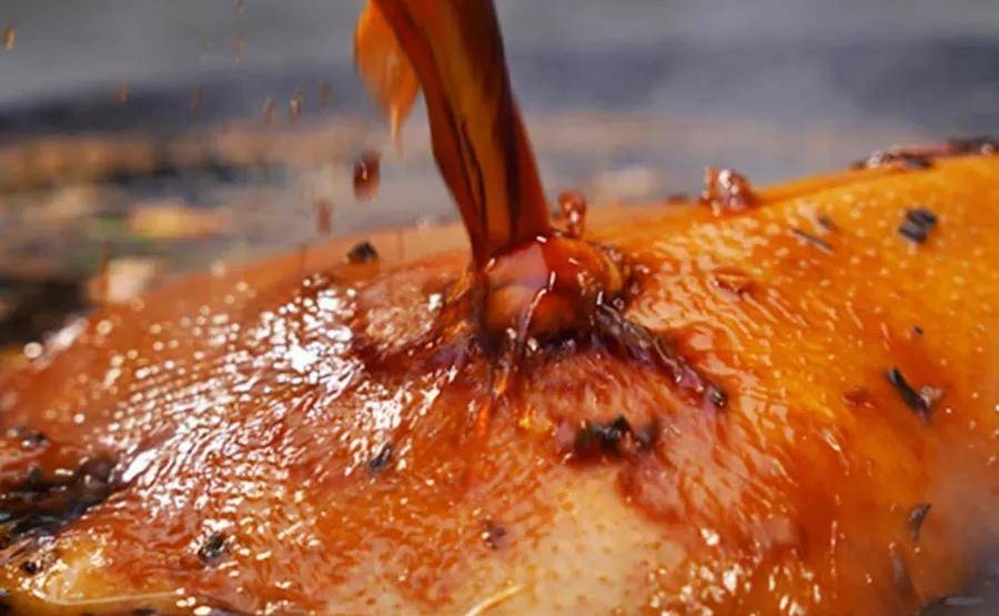 鸡肉炒胡萝卜面：美味的中国家常菜